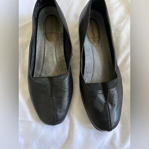 Black hush puppies 8.5 the most comfortable shoes